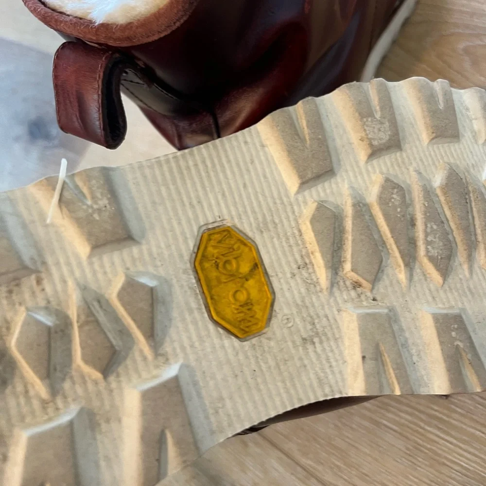 Ugg Mens Lace-Up Boots - Picture 4 of 6